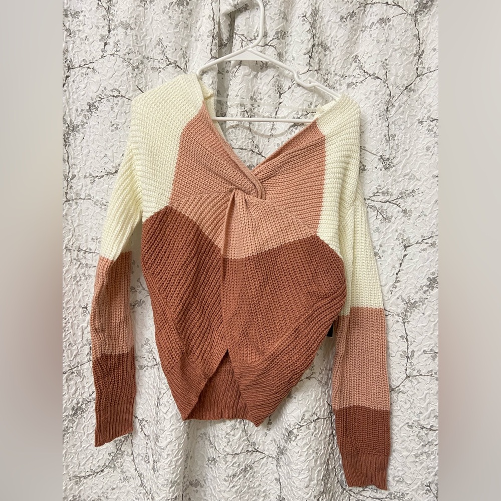 No Boundaries V-Neck Sweater in Cream and Blush Pink Size S